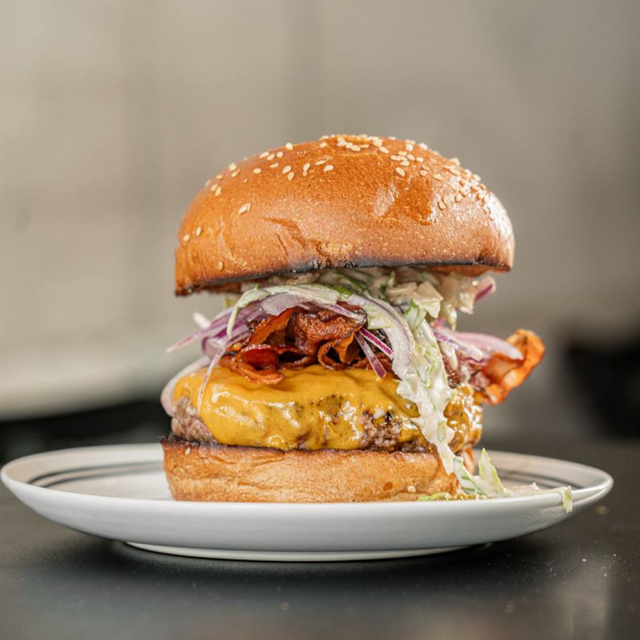 Burger Encarnado em prato