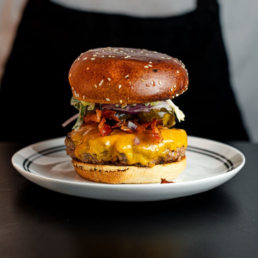 Burger Encarnado no prato